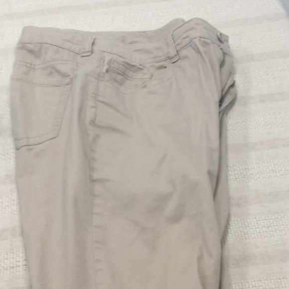Chico’s Bundle Size 1.5 Two capris and 1 Pants - Picture 4 of 11